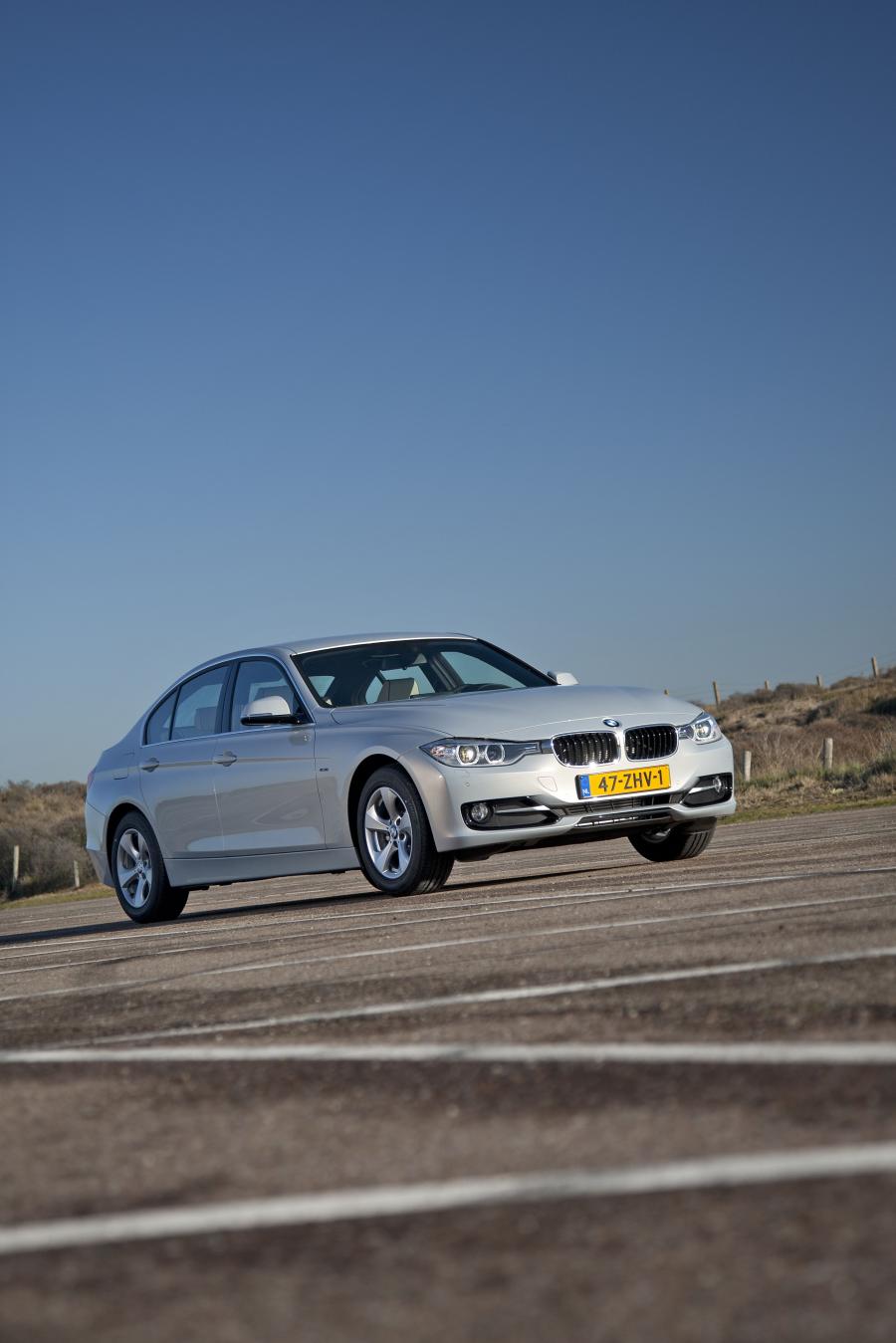  BMW 320i EfficientDynamics Edition (F30) 2012 года  (фото 1 из 2)